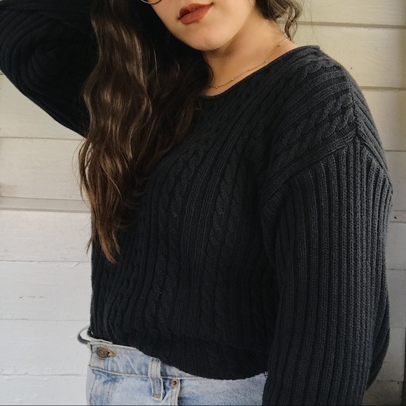 ❌SOLD❌Vintage cropped cable knit Sweater - Picture 2 of 7